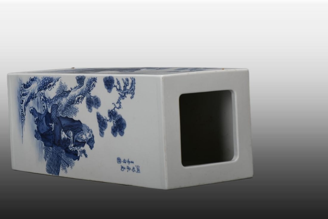 A Exquisite Blue and White Figures Pattern Vase - 3