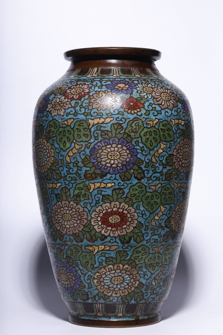 A Exquisite Cloisonne Flower Pattern Vase: A Exquisite Cloisonne Flower Pattern Vase,Republic of China,Size:12.9inx8in,Weight:3014g 掐丝珐琅花卉纹瓶,民国