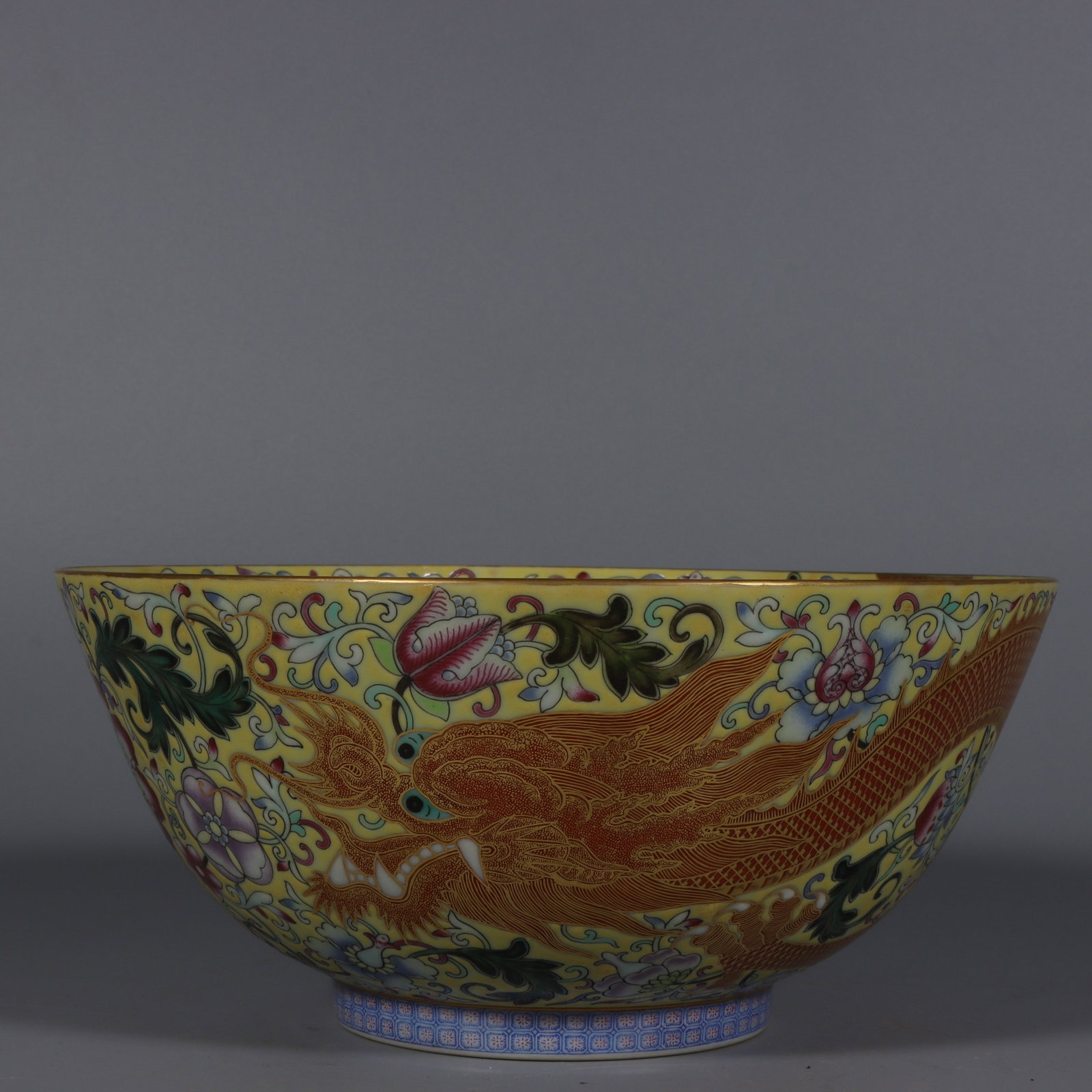 Yellow Ground Famille-Rose Iron-Red Painted Gold Dragon Pattern Bowl: Yellow Ground Famille-Rose Iron-Red Painted Gold Dragon Pattern Bowl,Qing Dynasty, China,Qianlong Six-character Mark,Size:3.9inx8.5inx3.7in