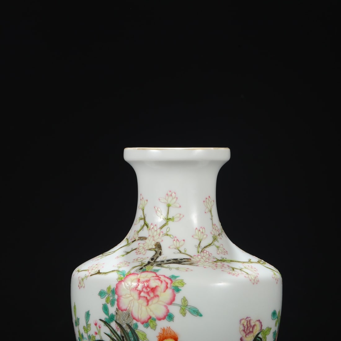 A Exquisite Enamel Flower and Bird Pattern Vase - 3