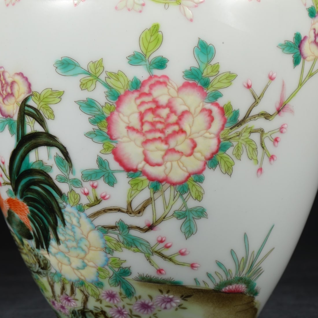 A Exquisite Enamel Flower and Bird Pattern Vase - 7