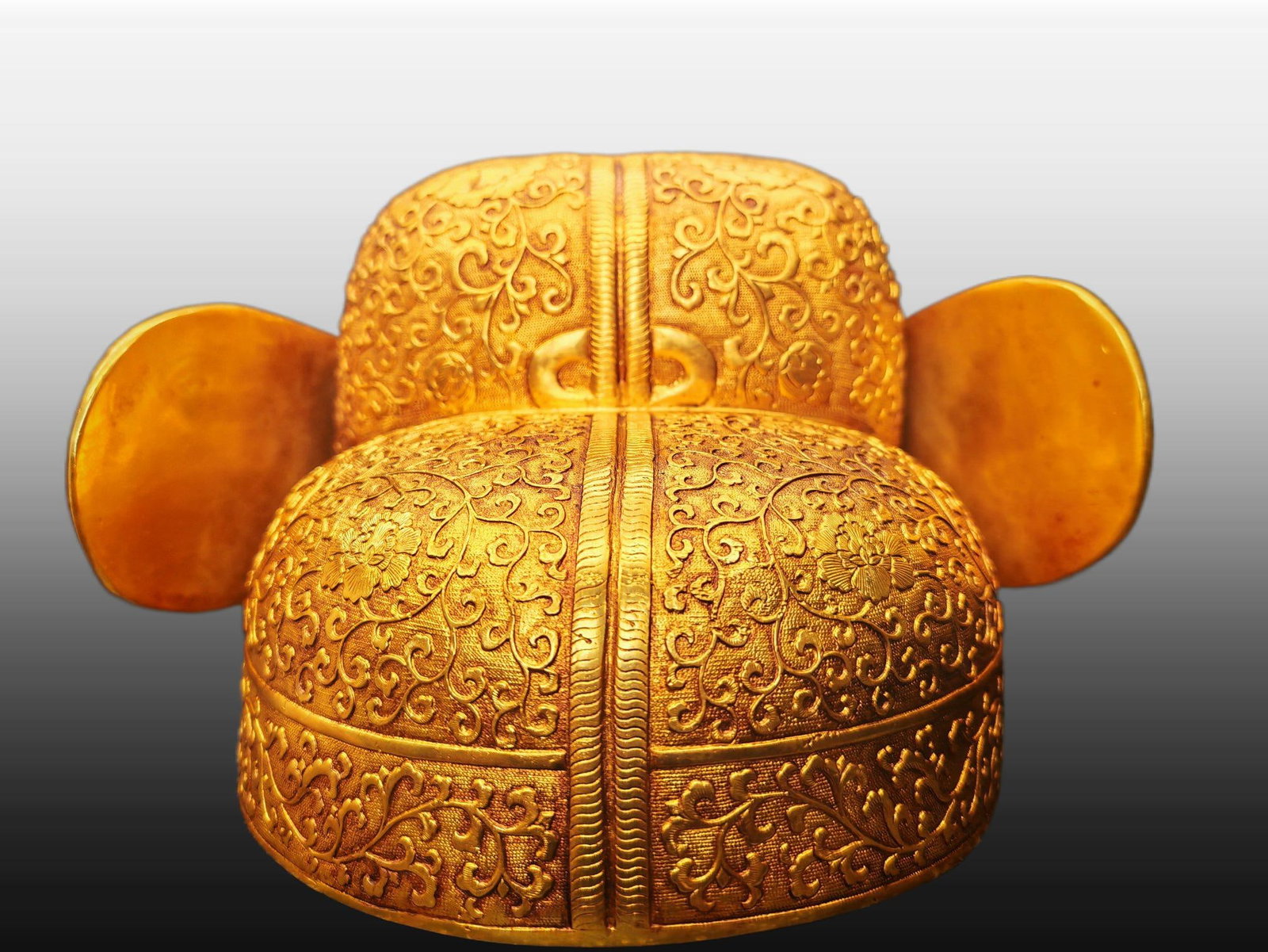 A Exquisite Gilt Bronze Hat: A Exquisite Gilt Bronze Hat,Qing Dynasty, China,Qianlong Four-character Mark,Size:8.9inx7.1inx5.9in 铜鎏金冠帽,中国清代,乾隆四&#
