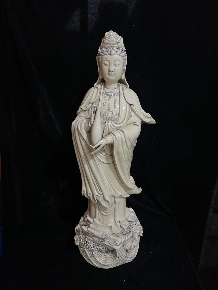 A Exquisite Blance-De-Chine Statue of Avalokitesvara Ornament: A Exquisite Blance-De-Chine Statue of Avalokitesvara Ornament,Ming Dynasty, China,With Mark,Size:28.7in
