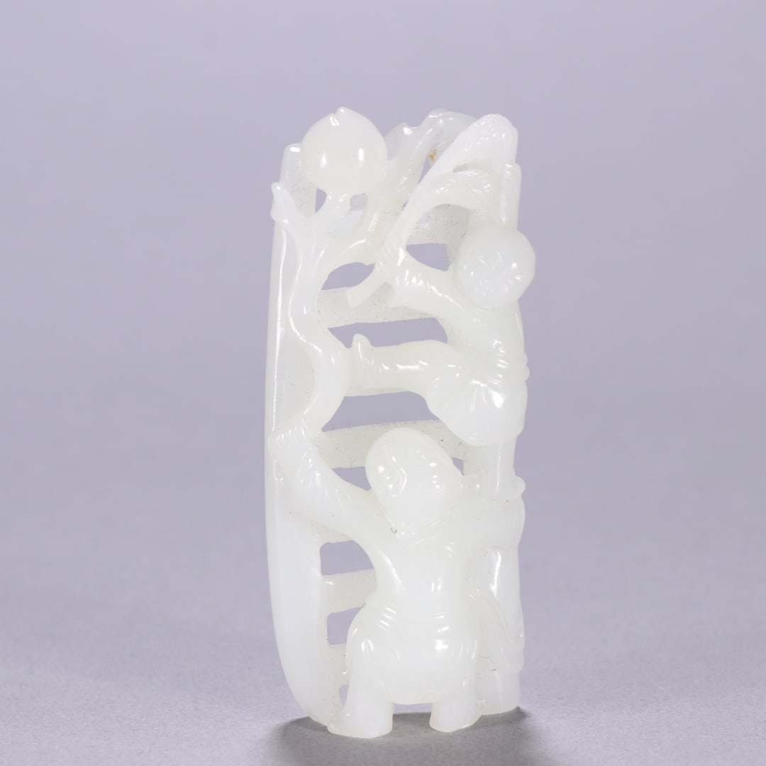A Exquisite Hotan Jade Figures Ornament: A Exquisite Hotan Jade Figures Ornament,Qing Dynasty, China,Size:3.1inx1.3in,Weight:53.2g 和田玉人物摆件,中国清代