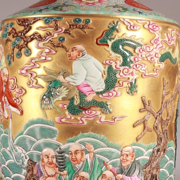 A Exquisite Enamel Gold Ground Arhat Pattern Vase - 3