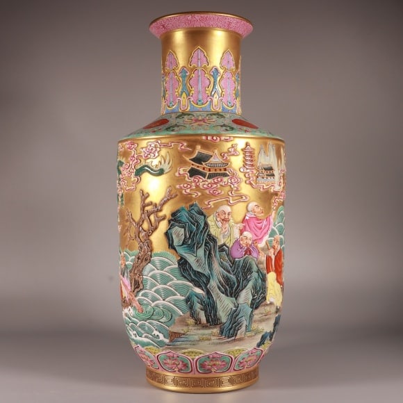 A Exquisite Enamel Gold Ground Arhat Pattern Vase - 5