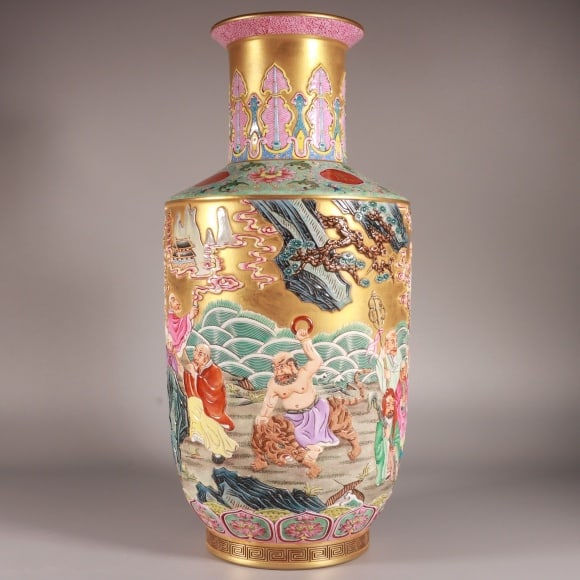 A Exquisite Enamel Gold Ground Arhat Pattern Vase - 6