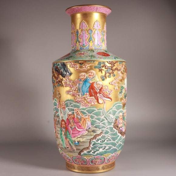A Exquisite Enamel Gold Ground Arhat Pattern Vase - 7