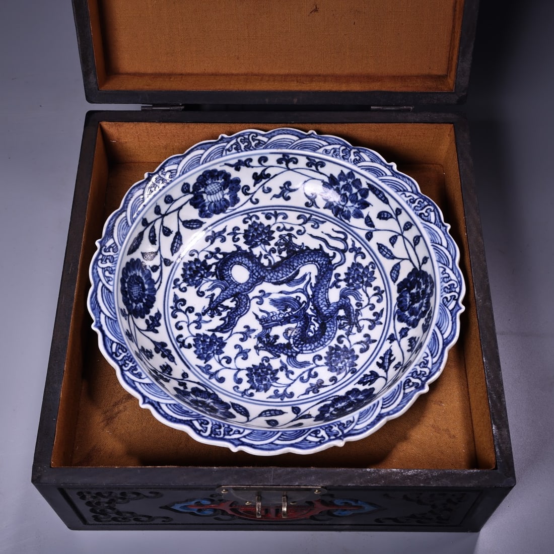 A Exquisite Blue and White Dragon Pattern Plate - 3