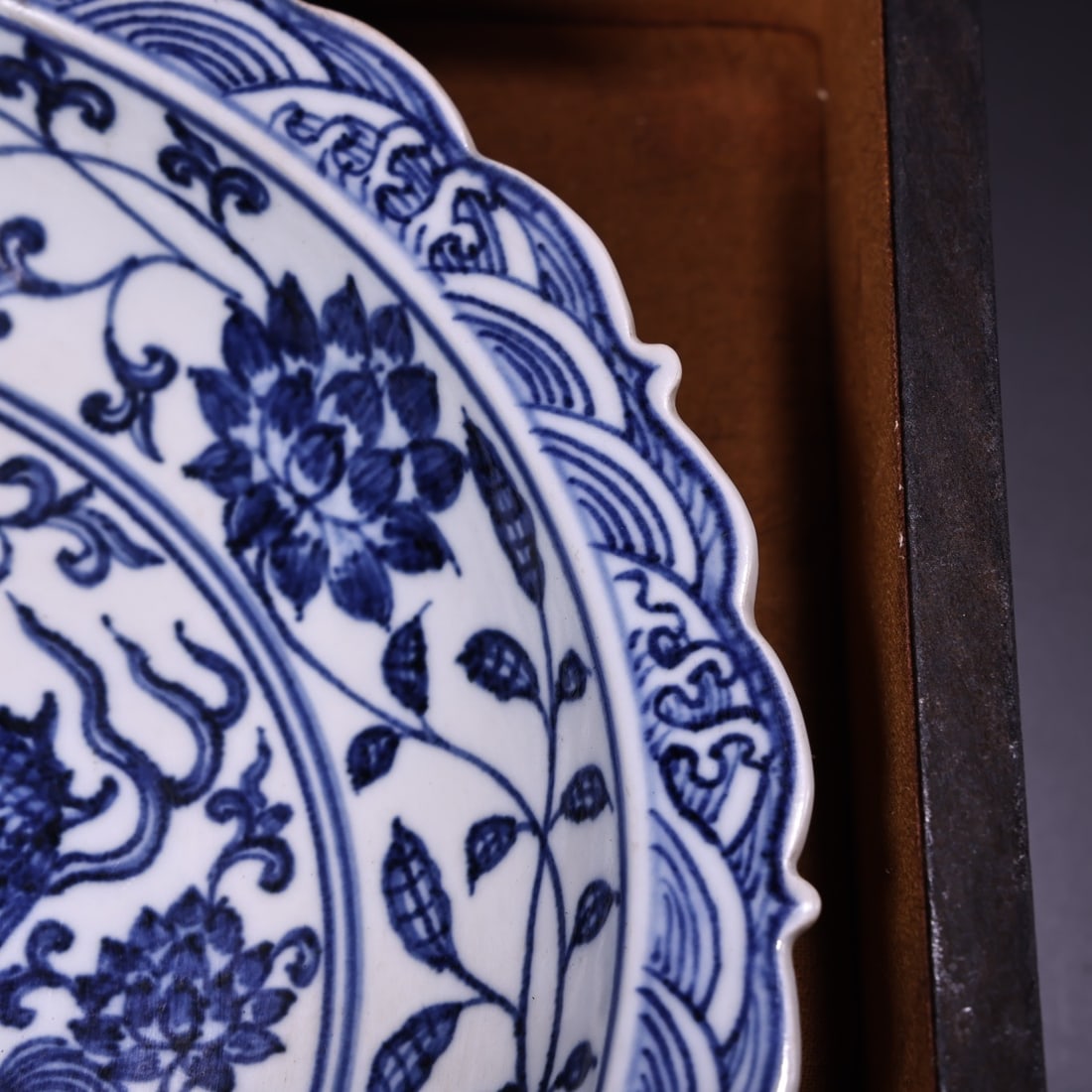 A Exquisite Blue and White Dragon Pattern Plate - 7