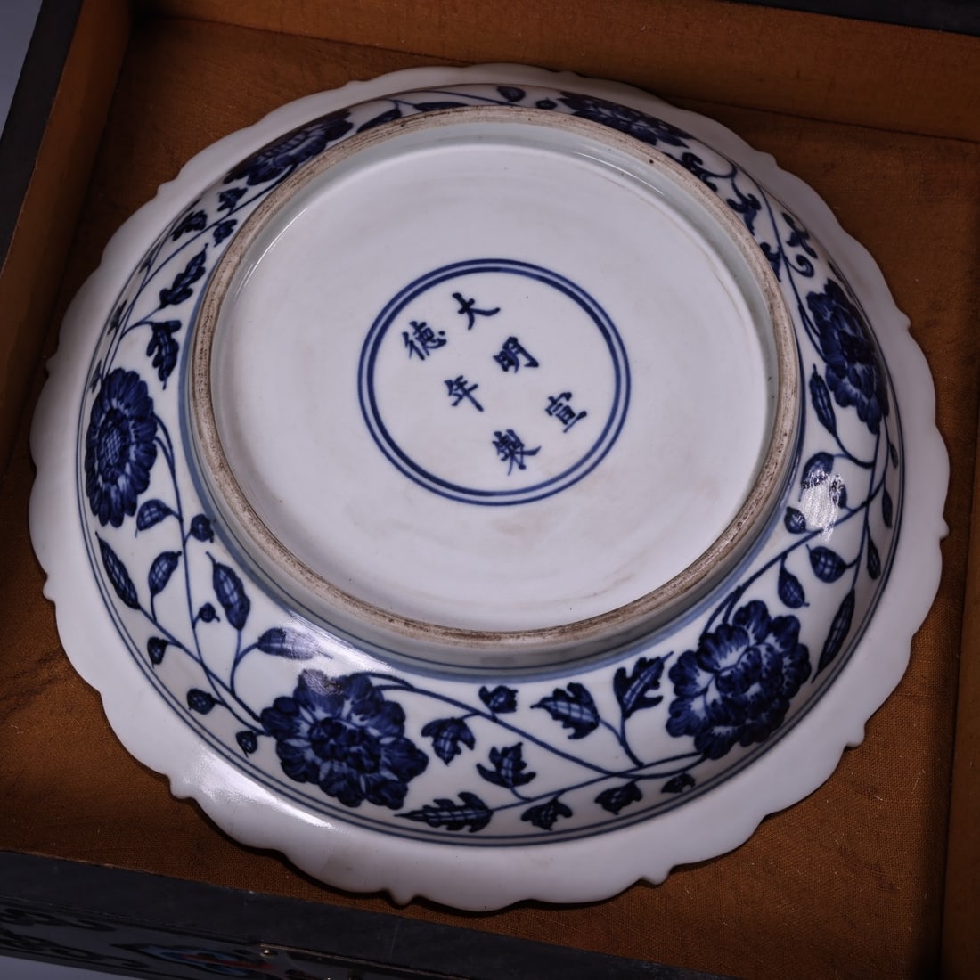 A Exquisite Blue and White Dragon Pattern Plate - 8