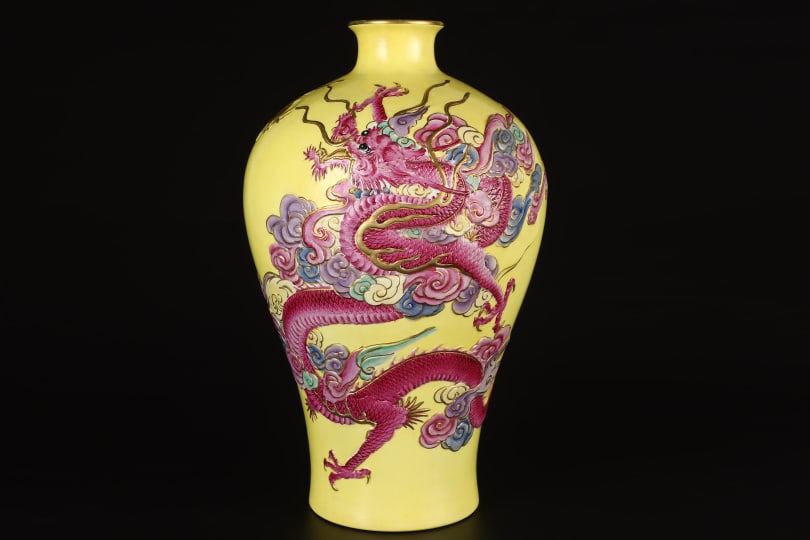 A Exquisite Yellow Ground Dragon Pattern Vase - 2