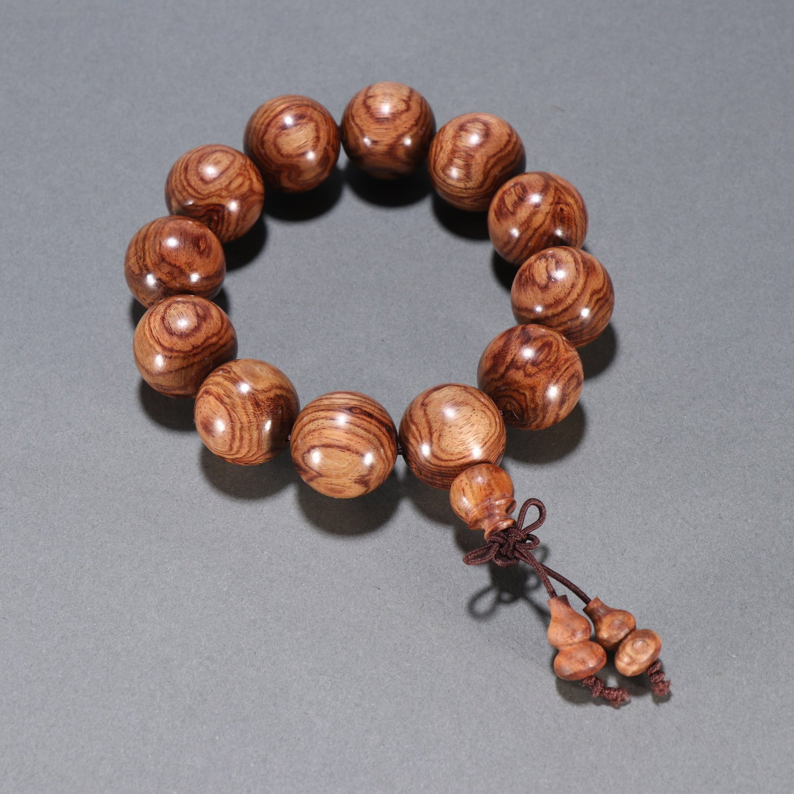 A Exquisite Huanghuali Wood Bracelets: A Exquisite Huanghuali Wood Bracelets,Qing Dynasty, China,Size:0.7in,Weight:39.1g 黄花梨手串,中国清代
