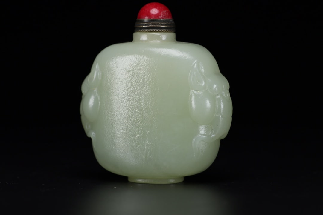 A Exquisite Hotan Jade Snuff Bottle - 2