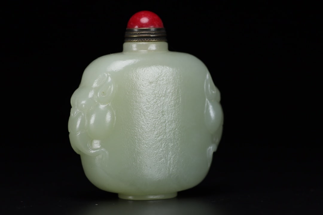 A Exquisite Hotan Jade Snuff Bottle - 3
