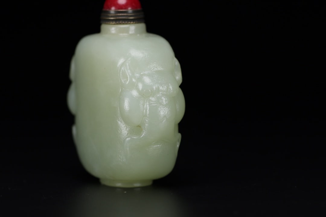 A Exquisite Hotan Jade Snuff Bottle - 4