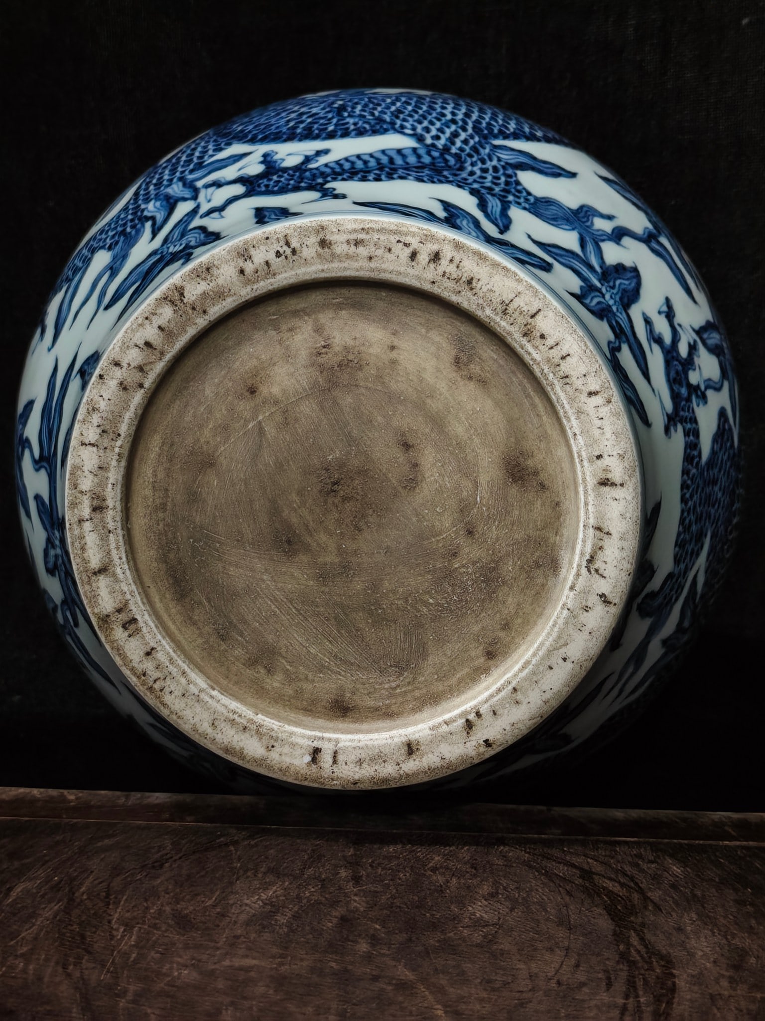 A Exquisite Blue and White Dragon Pattern Jar - 9