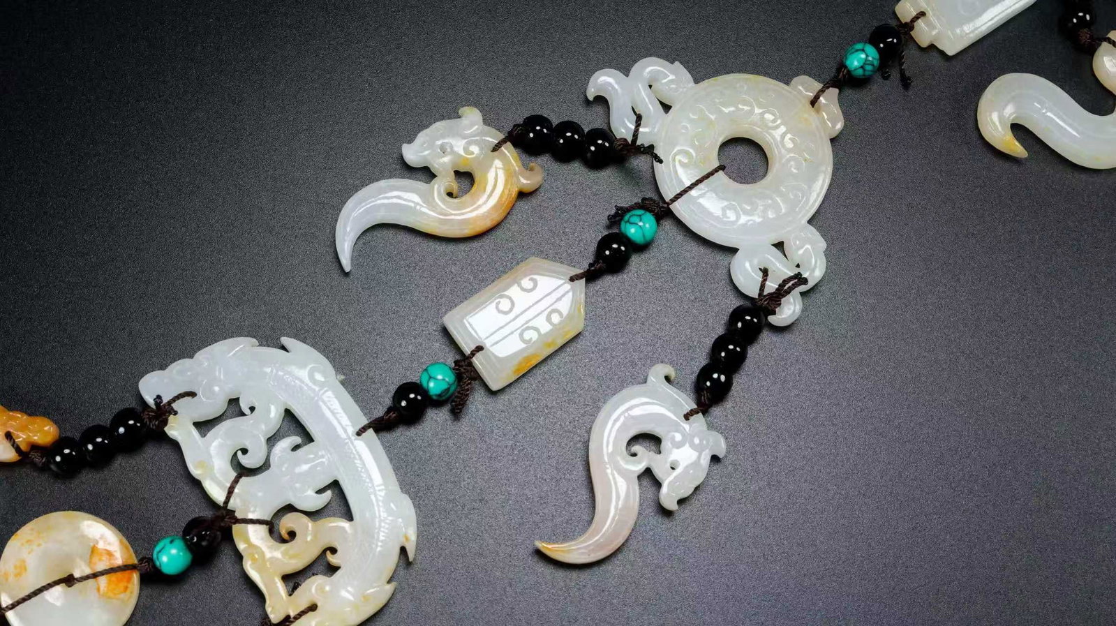 A Exquisite Hotan Jade Pendant - 8