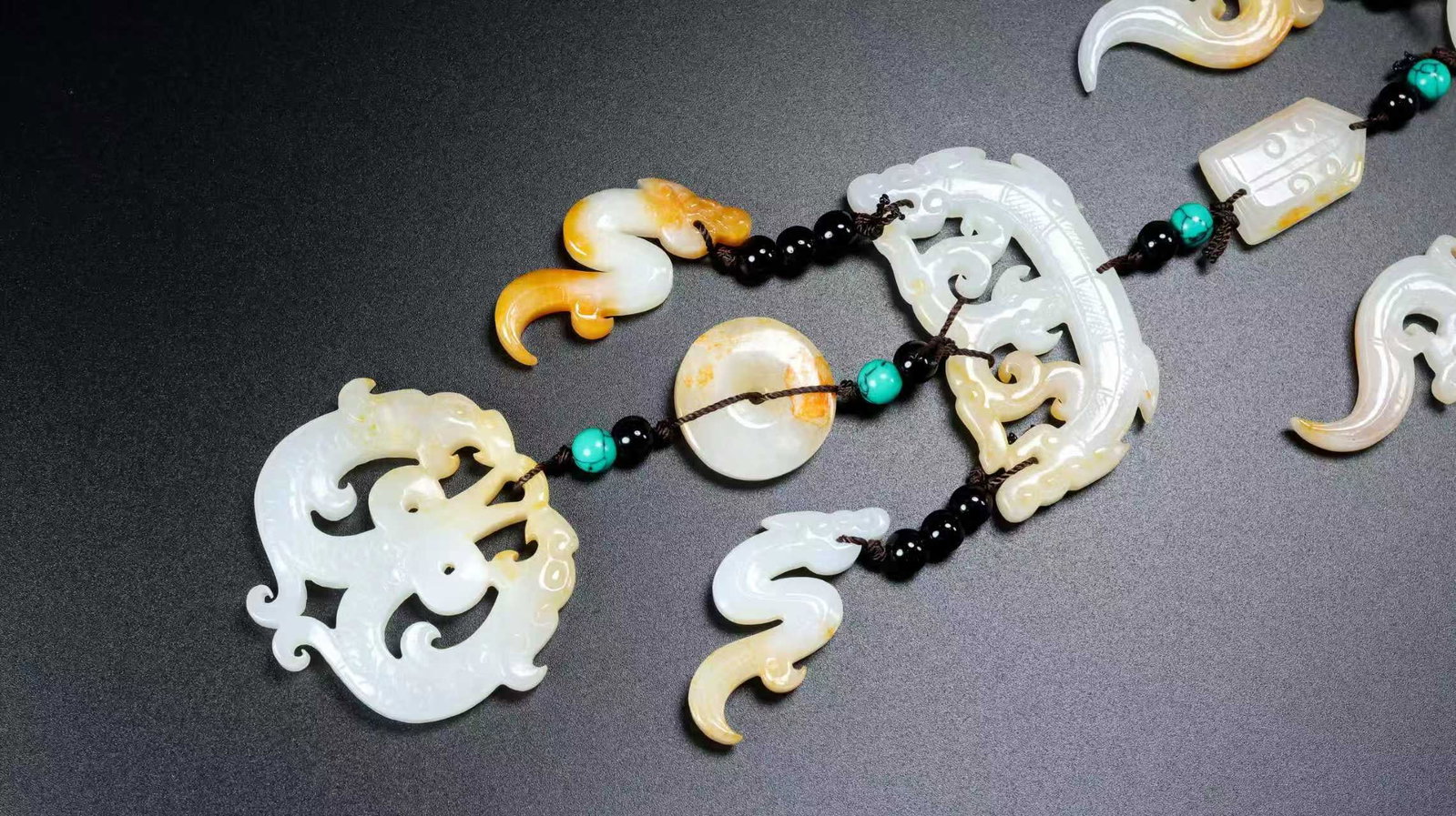 A Exquisite Hotan Jade Pendant - 9