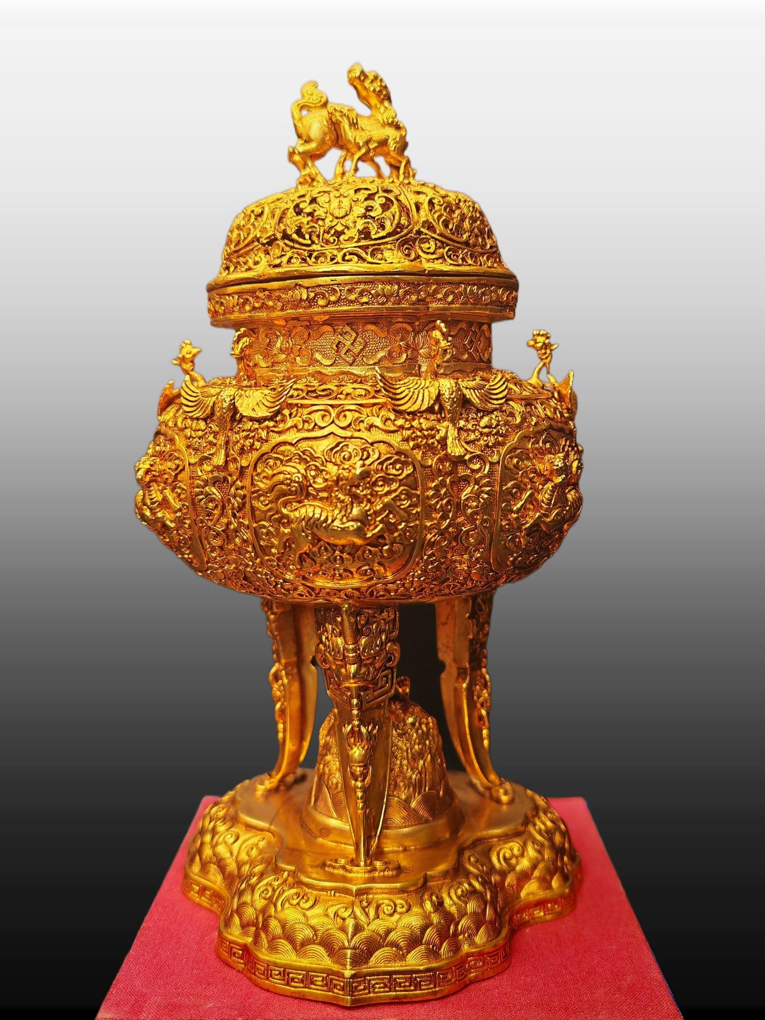 A Exquisite Gilt Bronze Tripod Censer: A Exquisite Gilt Bronze Tripod Censer,Qing Dynasty, China,Qianlong Four-character Mark,Size:5.5inx9.4in