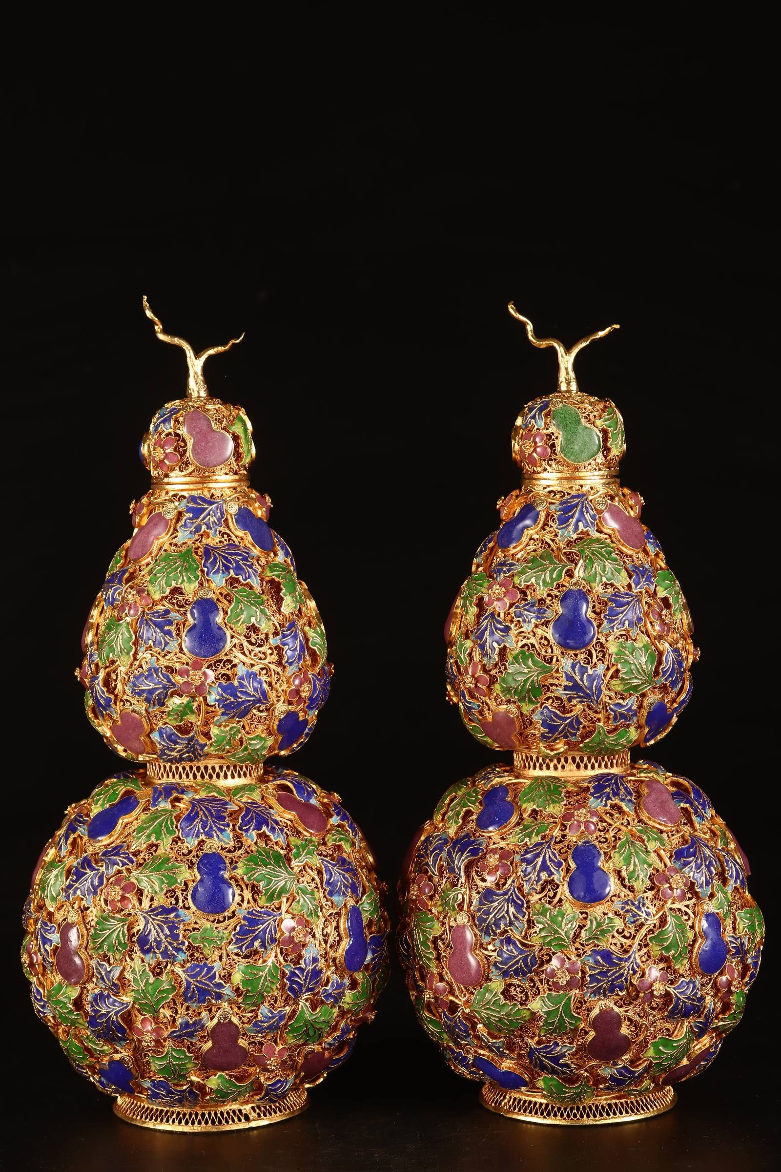 A pair of Exquisite Filigree Gilt Inlaid Gems Gourd Vase: A pair of Exquisite Filigree Gilt Inlaid Gems Gourd Vase,Qing Dynasty, China,Qianlong Four-character Mark,Size:11.2inx4.9inx4.9in,Weight:2139g