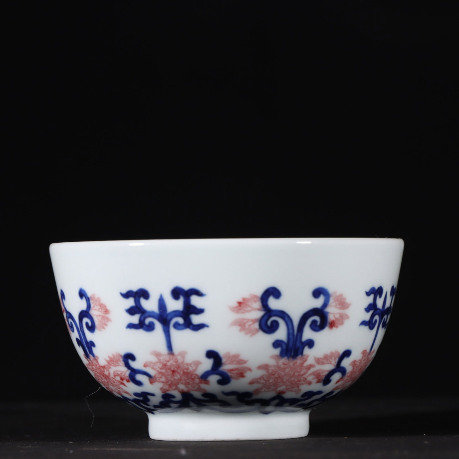 A Exquisite Blue and White Underglaze-Red Cup: A Exquisite Blue and White Underglaze-Red Cup,Qing Dynasty, China,Qianlong Six-character Mark,Size:1.9inx3.1in 青花釉里红杯,中国清代,乾