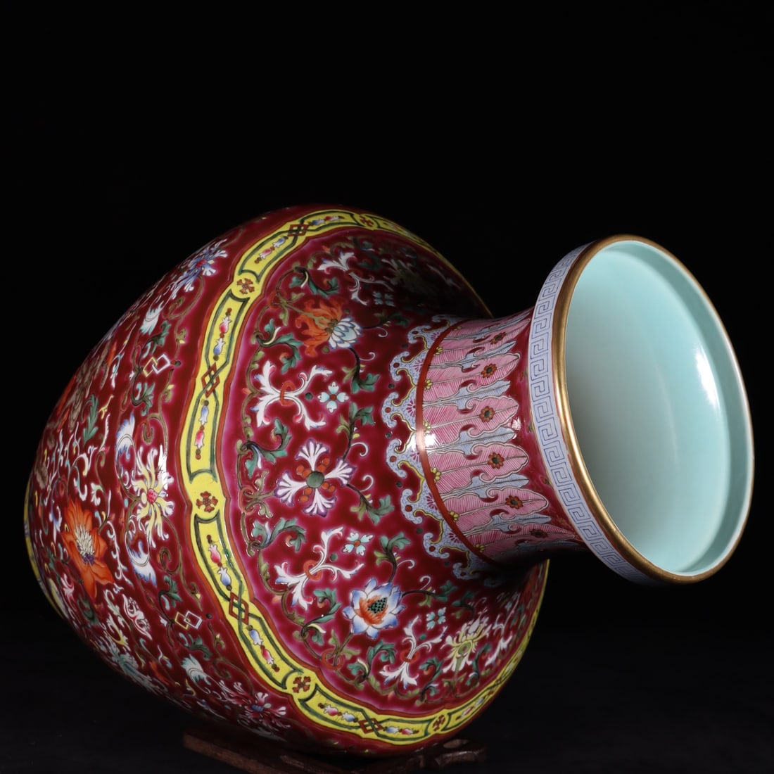 A Exquisite Famille-Rose Ruby Red Ground Interlocking Lotus Flower Pattern Vase - 7