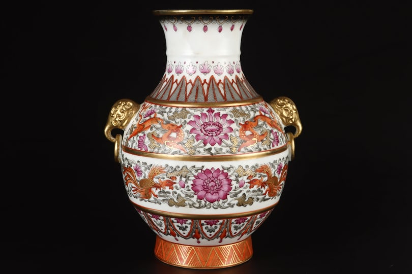 A Exquisite Enamel Lotus Pattern Vase - 2