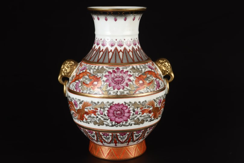 A Exquisite Enamel Lotus Pattern Vase - 4