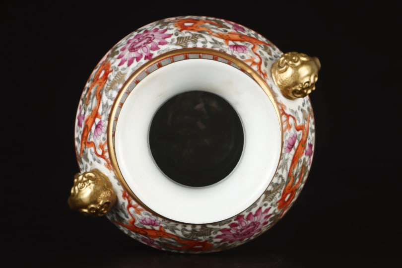 A Exquisite Enamel Lotus Pattern Vase - 7