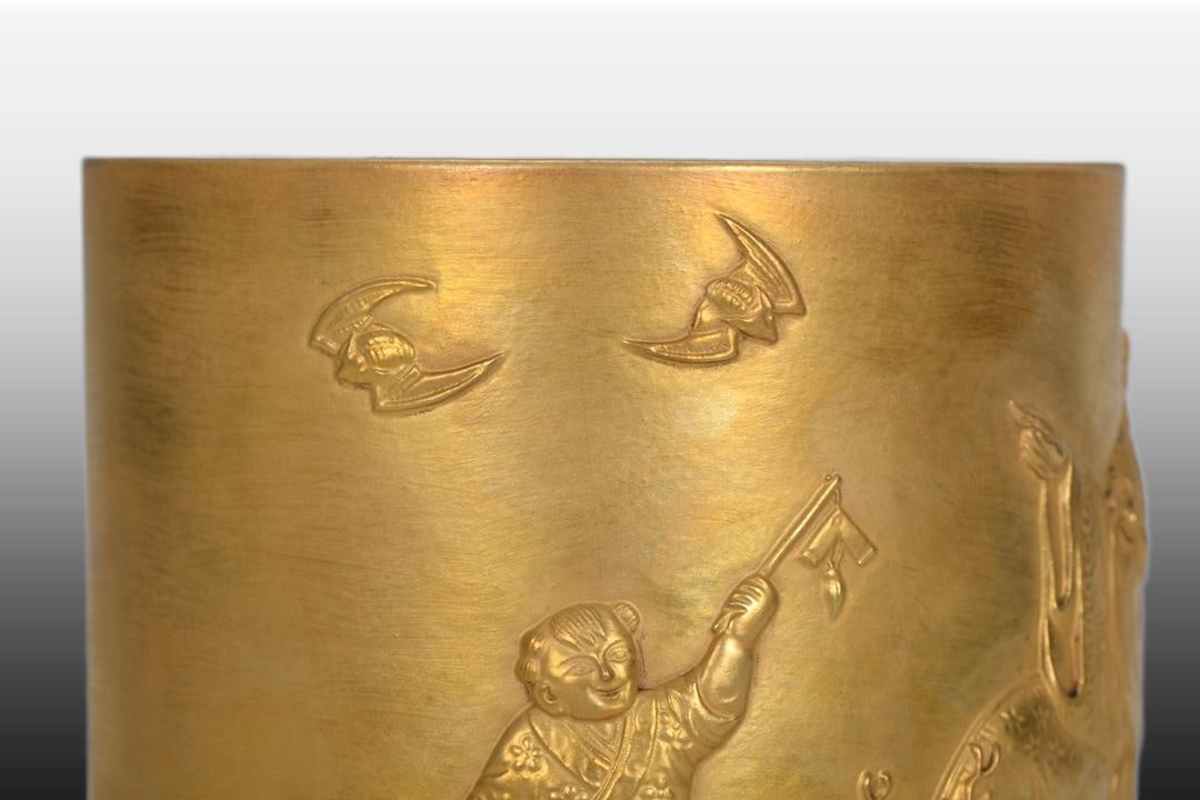 A Exquisite Gold Ground Figures Pattern Brush Pot - 3