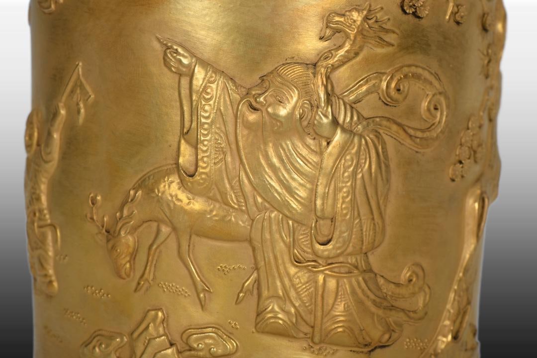 A Exquisite Gold Ground Figures Pattern Brush Pot - 4