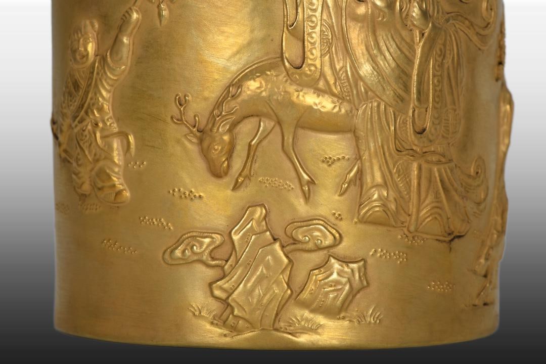 A Exquisite Gold Ground Figures Pattern Brush Pot - 7