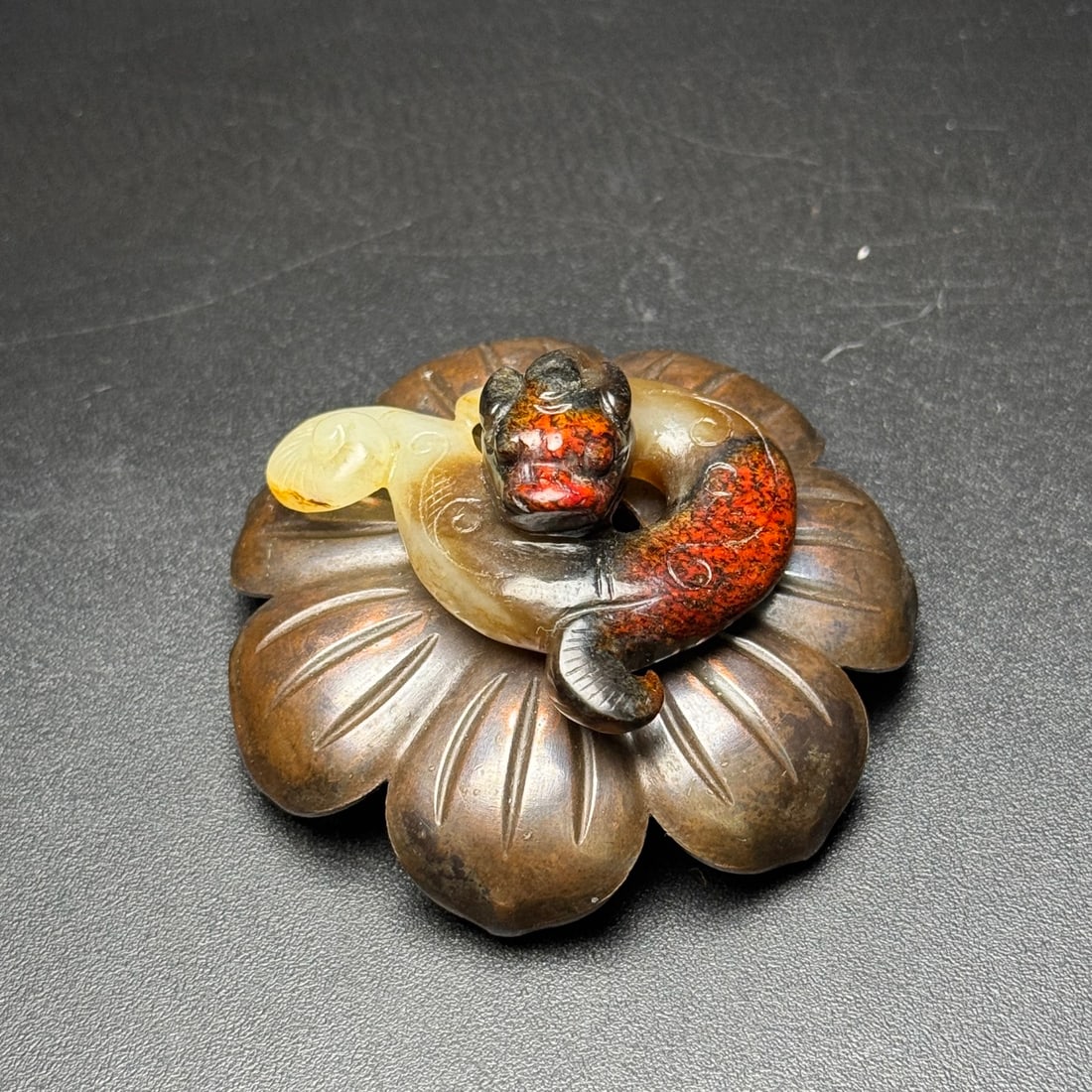 A Exquisite Hotan Jade Tiger Handheld Carving: A Exquisite Hotan Jade Tiger Handheld Carving,Han Dynasty, China,Size:1.8inx1.4inx0.7in,Weight:21g 和田玉虎手把件,中国汉代