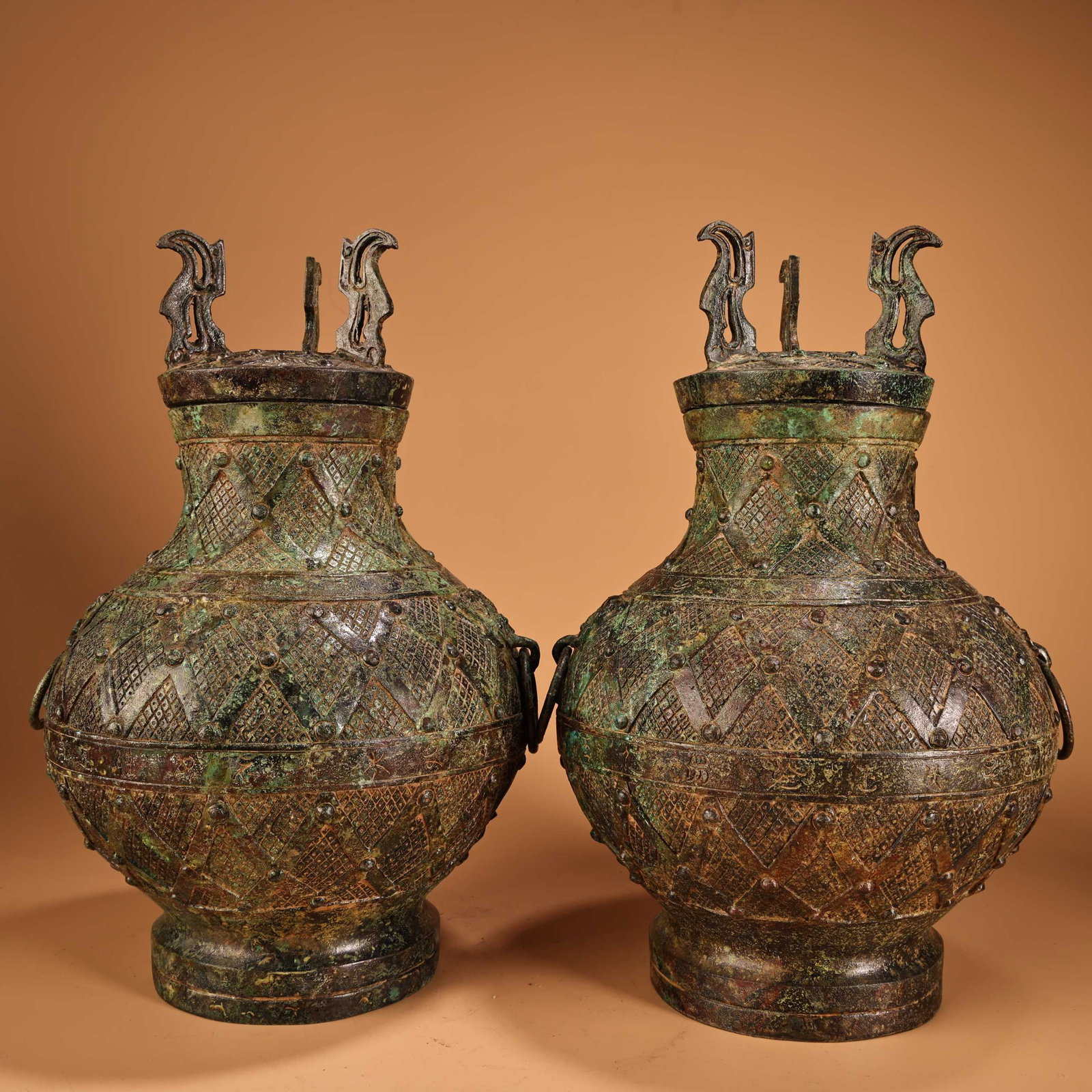 A pair of Exquisite Bronze Jar: A pair of Exquisite Bronze Jar,Han Dynasty, China,Size:10.6inx6.7in ,Weight:2200g 一对青铜罐,中国汉代