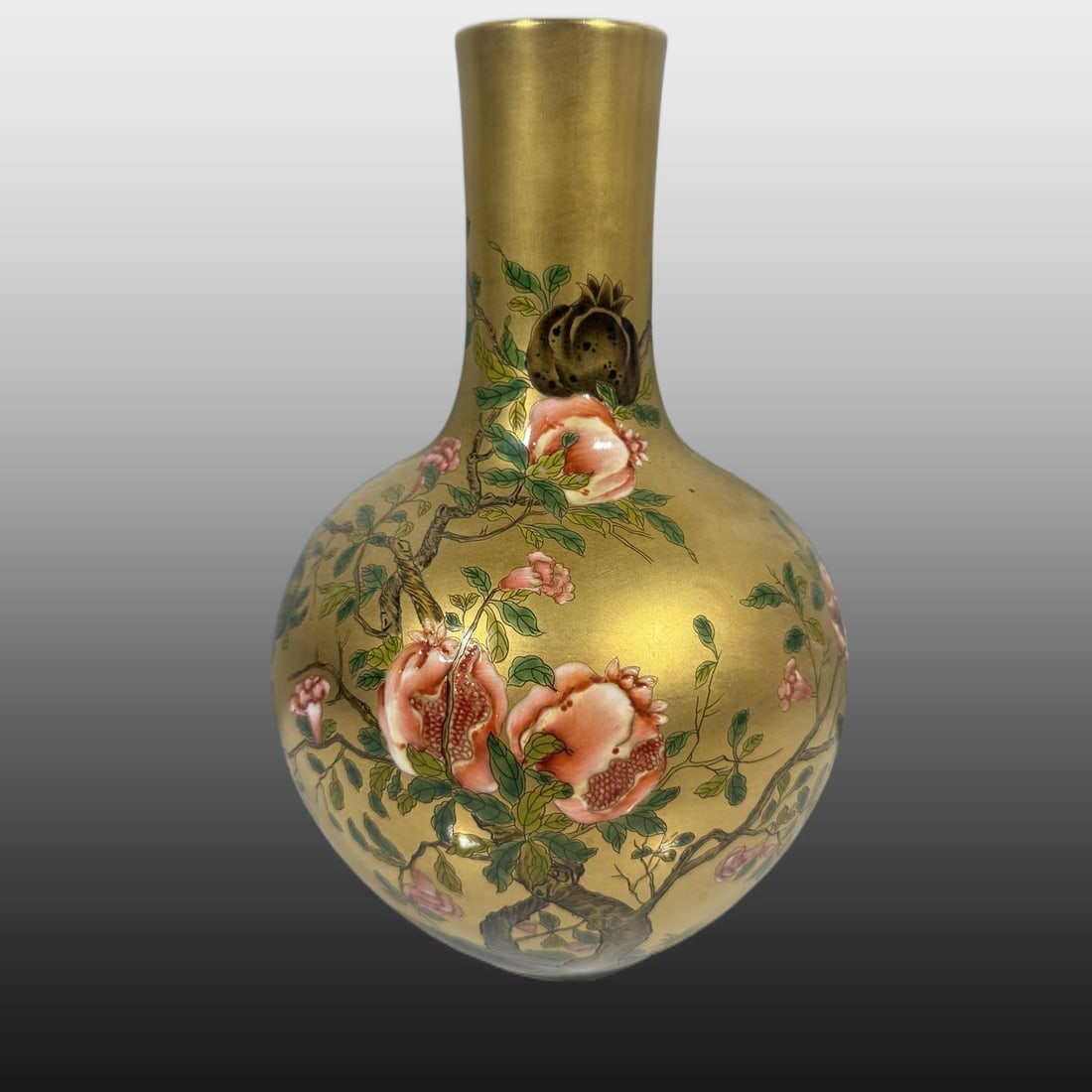 A Exquisite Famille-Rose Painted Gold Pomegranate Pattern Vase: A Exquisite Famille-Rose Painted Gold Pomegranate Pattern Vase,Qing Dynasty, China,Yongzheng Four-character Mark,Size:9.4inx5.9inx2in