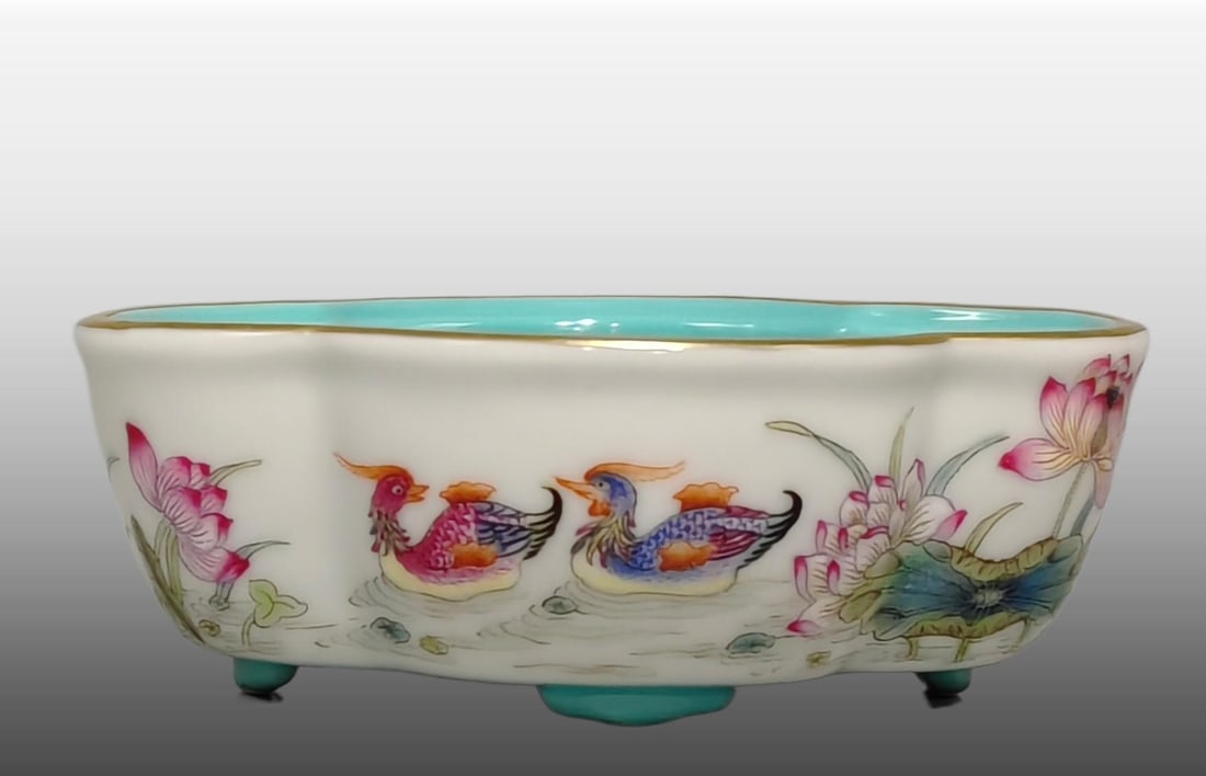 A Exquisite Famille-Rose Flower and Bird Pattern Brush Washer: A Exquisite Famille-Rose Flower and Bird Pattern Brush Washer,Qing Dynasty, China,Qianlong Four-character Mark,Size:1.2inx3.4inx2.5in