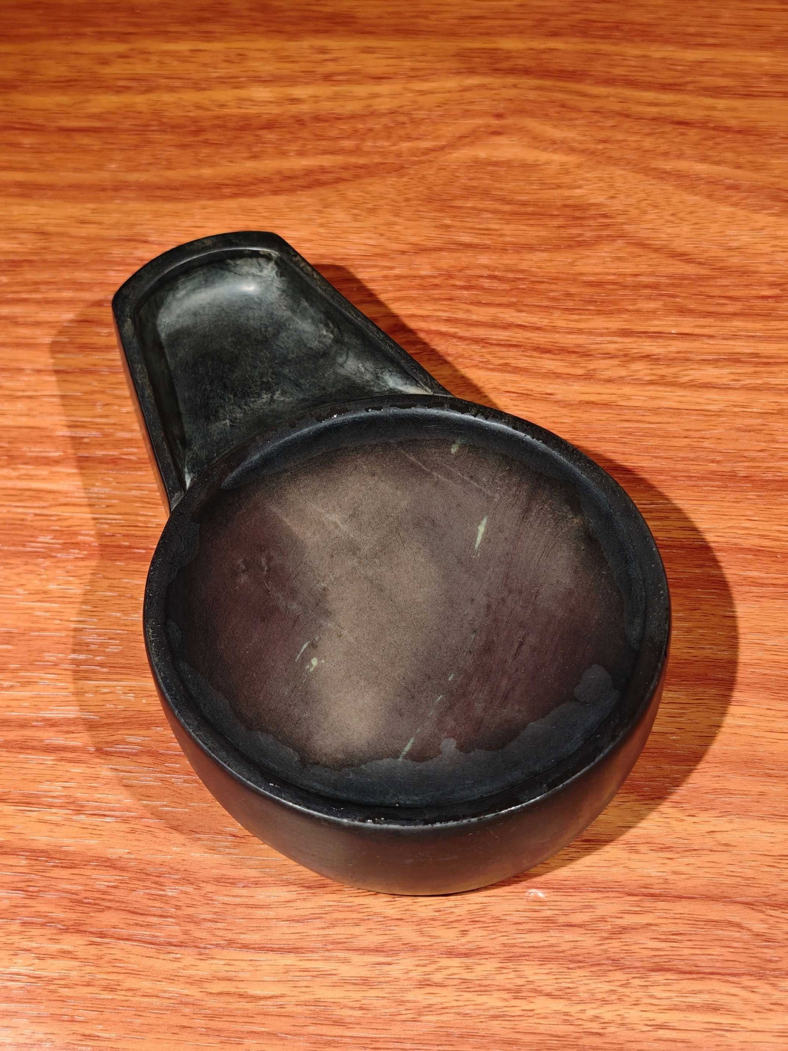 A Exquisite Round Duan Inkstone: A Exquisite Round Duan Inkstone,Song Dynasty, China,With Mark,Size:5.6inx3.5inx1.3in 圆形端砚,中国宋代,带款