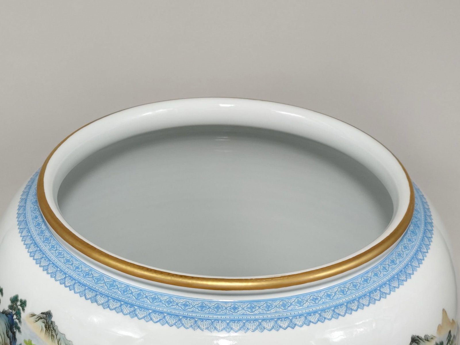 A Exquisite Famille-Rose Landscape Pattern Vat - 5