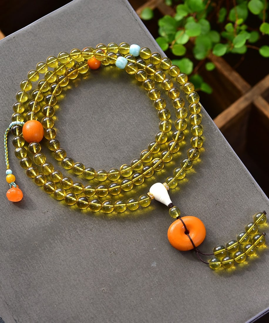 A Exquisite Blue Amber Prayer beads Bracelets: Blue Amber Prayer beads Bracelets,Qing Dynasty, China,Size:0.3in 蓝珀佛珠手链,中国清代