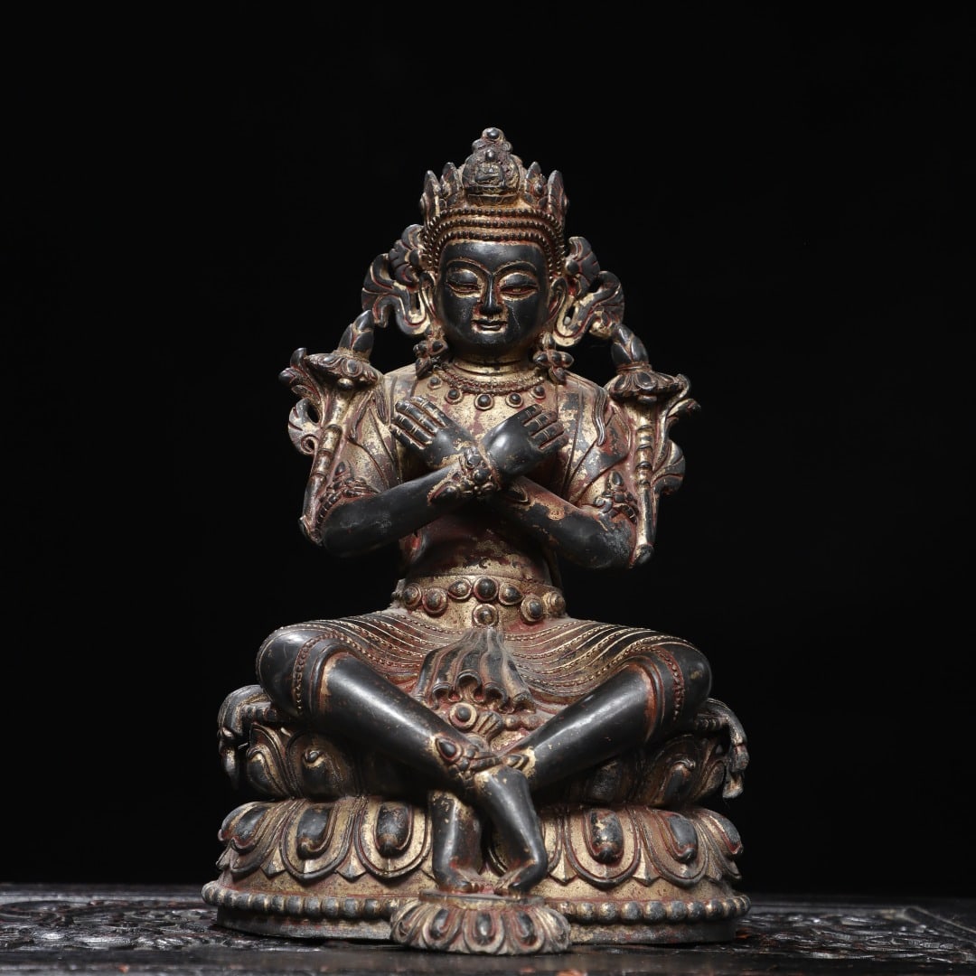 A Exquisite Gold-Foiled Bronze Buddha Statue Ornament: A Exquisite Gold-Foiled Bronze Buddha Statue Ornament,Qing Dynasty, China,Size:10.2inx6.3inx6.3in,Weight:1980g 铜拓金佛像摆件,中国清代