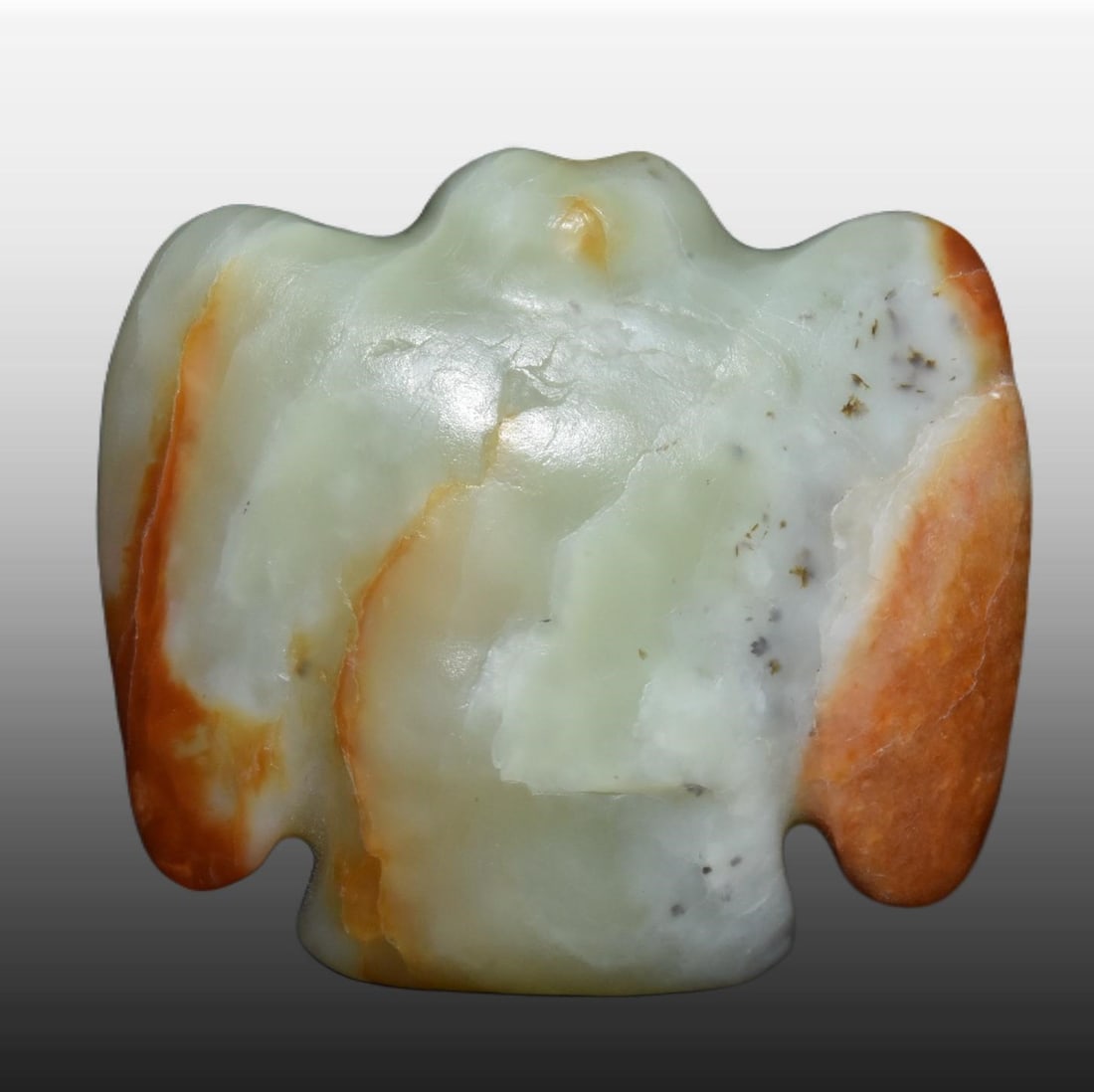 A Exquisite Gaogu Jade Bird Ornament: A Exquisite Gaogu Jade Bird Ornament,Ancient Time, China,Size:2.4inx2.4in,Weight:100g 高古玉鸟摆件,远古时期