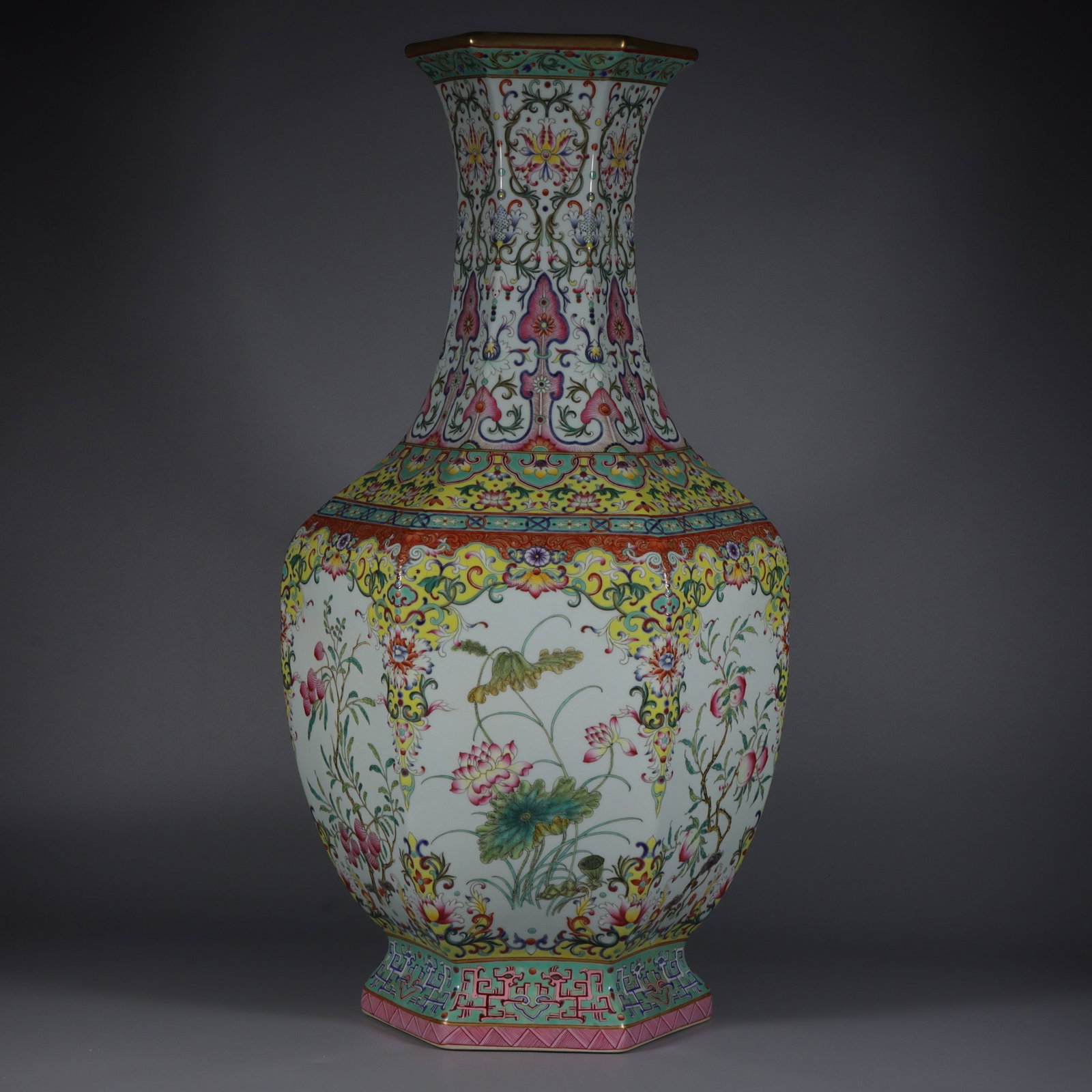Famille-Rose Painted Gold Flower Pattern Vase: Famille-Rose Painted Gold Flower Pattern Vase,Qing Dynasty, China,Qianlong Six-character Mark,Size:26.3inx7.8inx9.6in 粉彩描金缠枝莲花卉纹&#