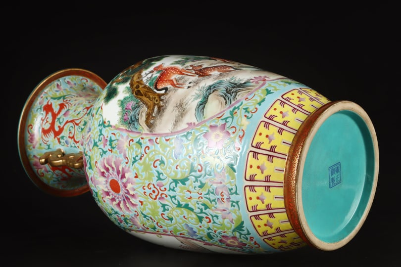 A Exquisite Enamel Auspicious Beast Pattern Vase - 8