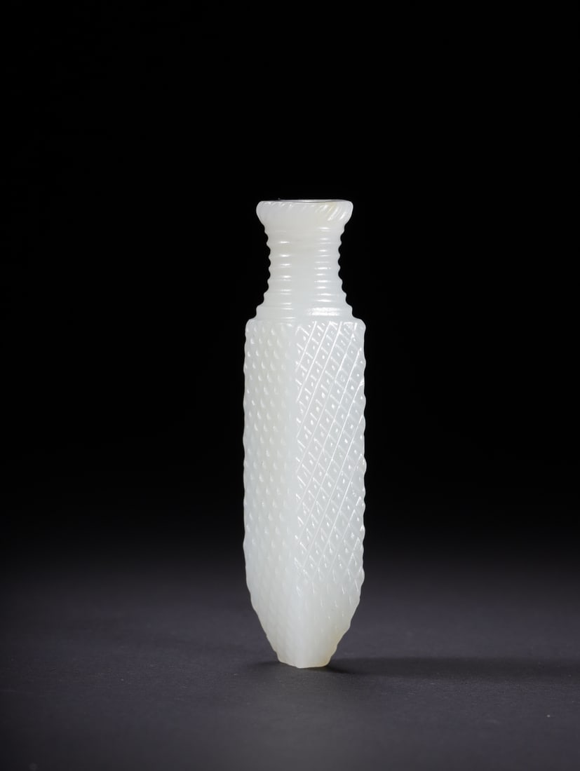 A Exquisite Hotan Jade Ornament: A Exquisite Hotan Jade Ornament,Qing Dynasty, China,Size:2.5inx0.6inx0.5in,Weight:21.5g 和田玉摆件,中国清代