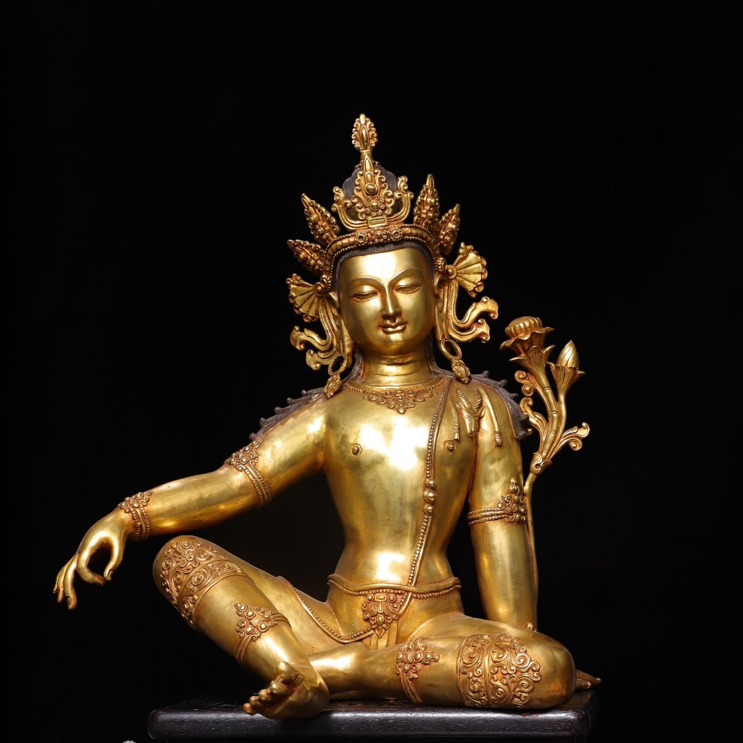A Exquisite Gilt Bronze Statue of Tara Ornament: A Exquisite Gilt Bronze Statue of Tara Ornament,Ming Dynasty, China,Size:24.8inx22inx13.8in,Weight:14100g 铜鎏金度母摆件,中国明代