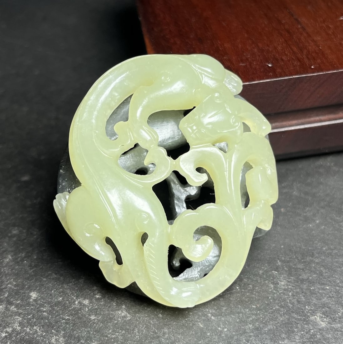 A Exquisite Hotan Jade Dragon Jade pendant: A Exquisite Hotan Jade Dragon Jade pendant,Qing Dynasty, China,Size:1.9inx0.9inx2.2in,Weight:55g 和田玉龙玉佩,中国清代