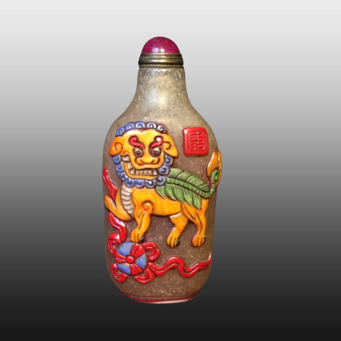 A Exquisite Colored glaze Tiger Pattern Snuff Bottle: A Exquisite Colored glaze Tiger Pattern Snuff Bottle,Qing Dynasty, China,Size:1.6inx1.2in ,Weight:75g 琉璃虎纹鼻烟壶,中国清代
