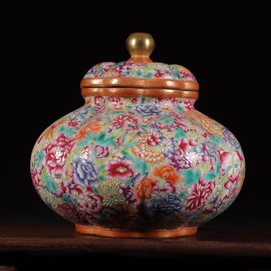 Famille-Rose Flower Pattern Jar: Famille-Rose Flower Pattern Jar,Qing Dynasty, China,Qianlong Four-character Mark,Size:5.5inx6.3inx3.4in 粉彩花卉纹罐,中国清代,乾།
