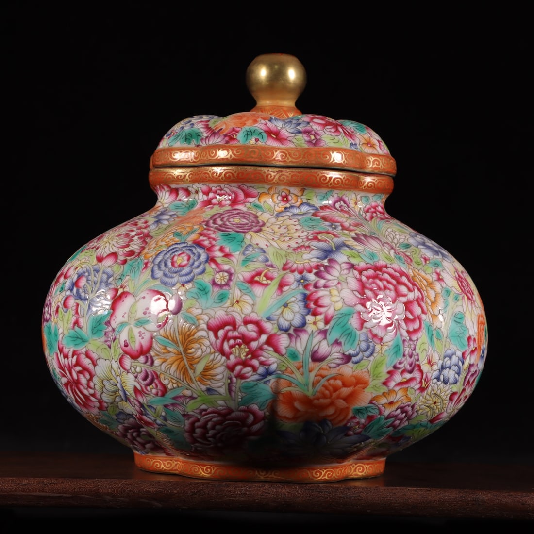 Famille-Rose Flower Pattern Jar - 2